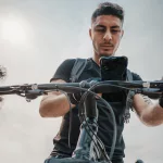 Suport telefon rezistent la apă pentru bicicletă, motocicletă, trotinetă și barcă – Zulupack® Twist&Ride